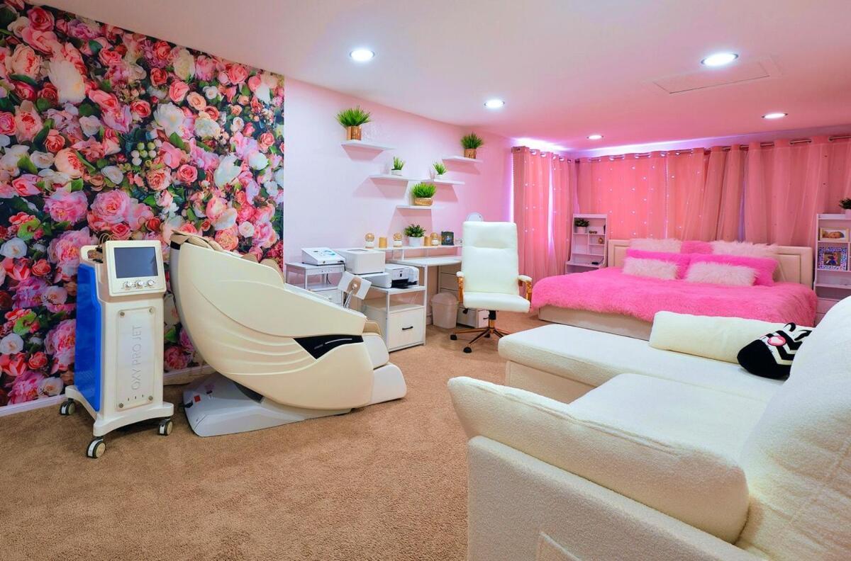 Pink Luxe Retreat Holiday home