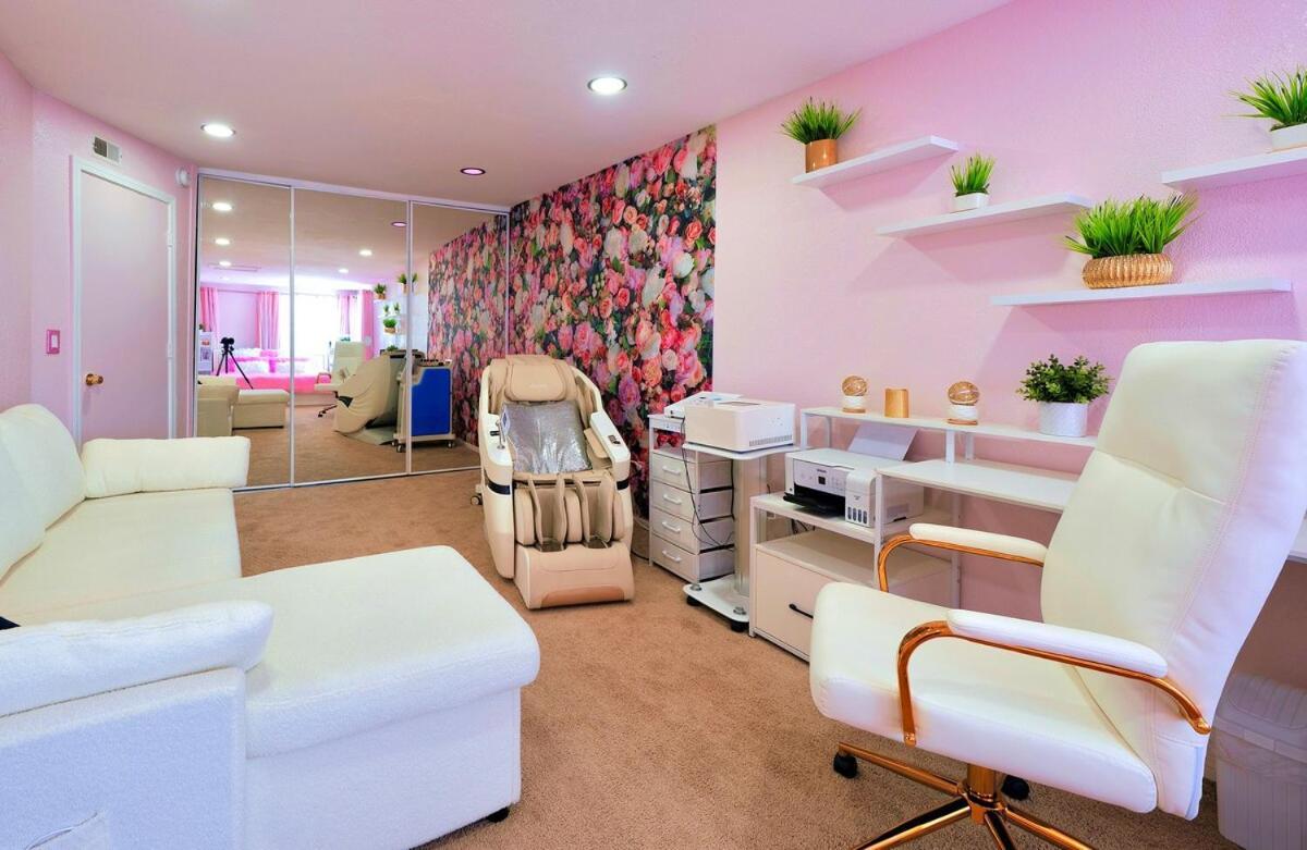 Pink Luxe Retreat Holiday home